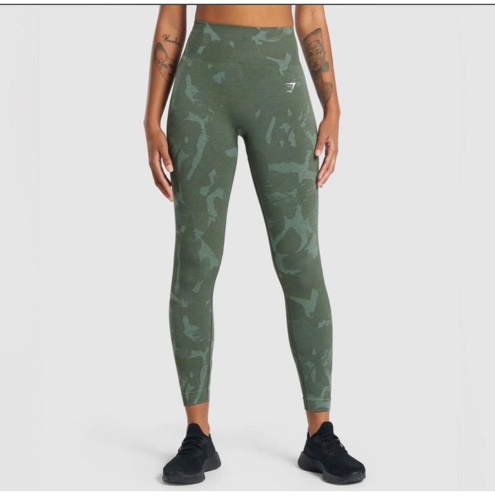 NWOT Gymshark Adapt Camo Leggings Forest Green High Waist Scrunch Bum Medium